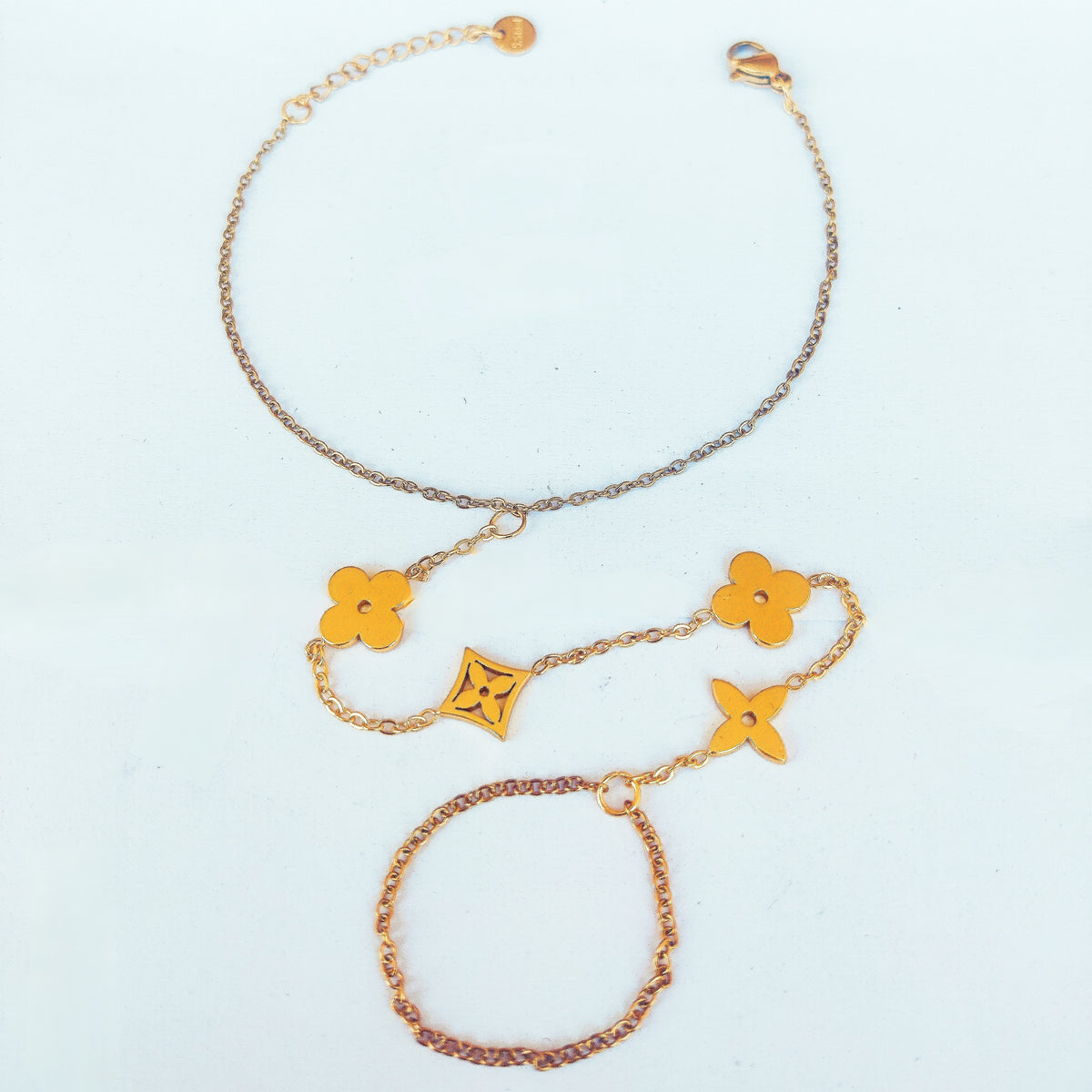 Simple All Gold Hand Chain Bracelet - Stainless Steel
