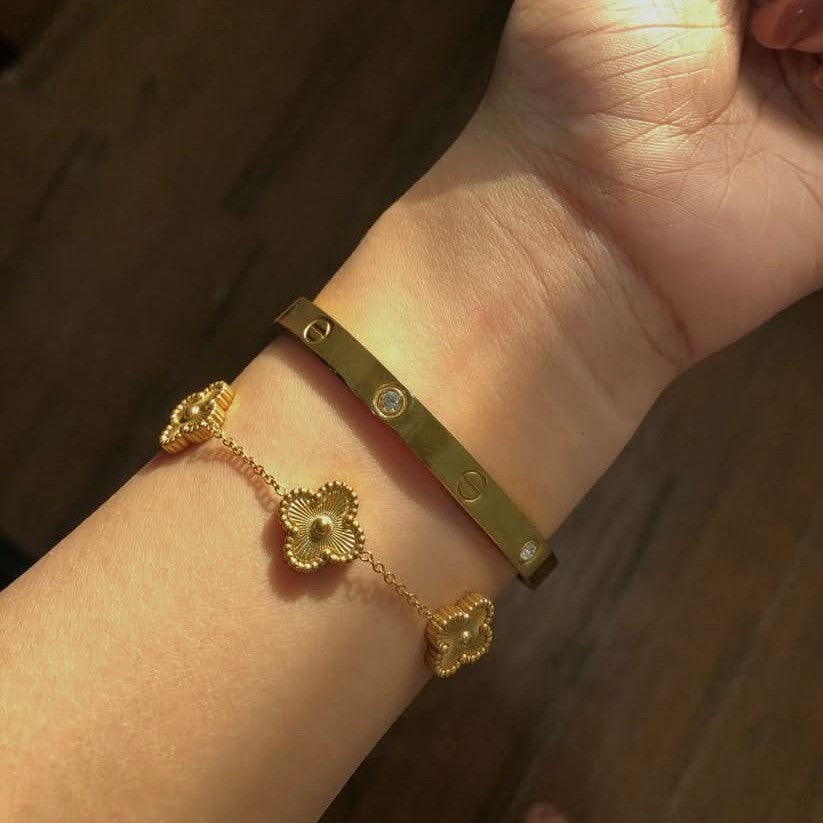 2 Bracelets (Cartier + Clover)