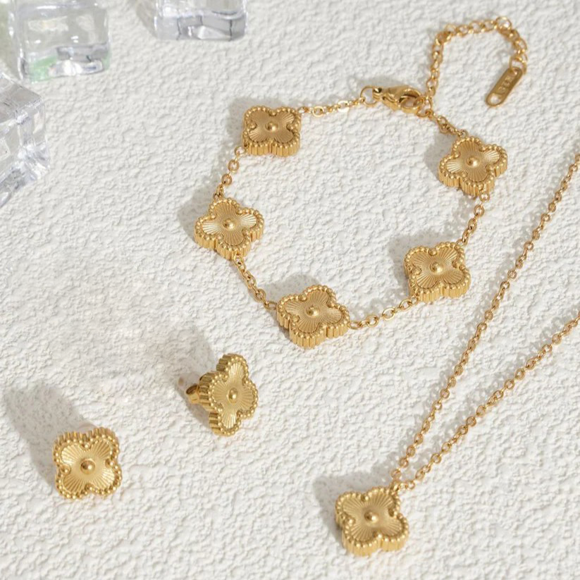 Set Clover (Chain Bracelet + Necklace + Tops)